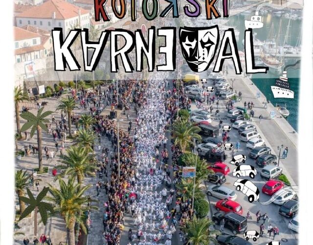 Парад на Которском карнавале в Черногории: участники и зрители на улицах города у побережья.